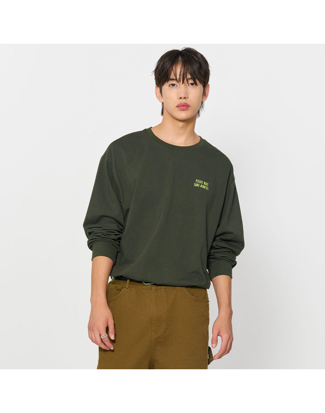 제너럴아이디어 제너럴 아이디어 UNISEX 포스트맨 롱 슬리브 티 [VINTAGE KHAKI] / SBD3U01005-MAN 착용컷
