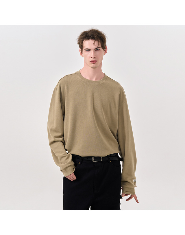 제너럴아이디어 제너럴 아이디어 UNISEX 베이직 사카리바 롱 슬리브 티 [4COL] / SBD3U01007-MAN 착용컷
