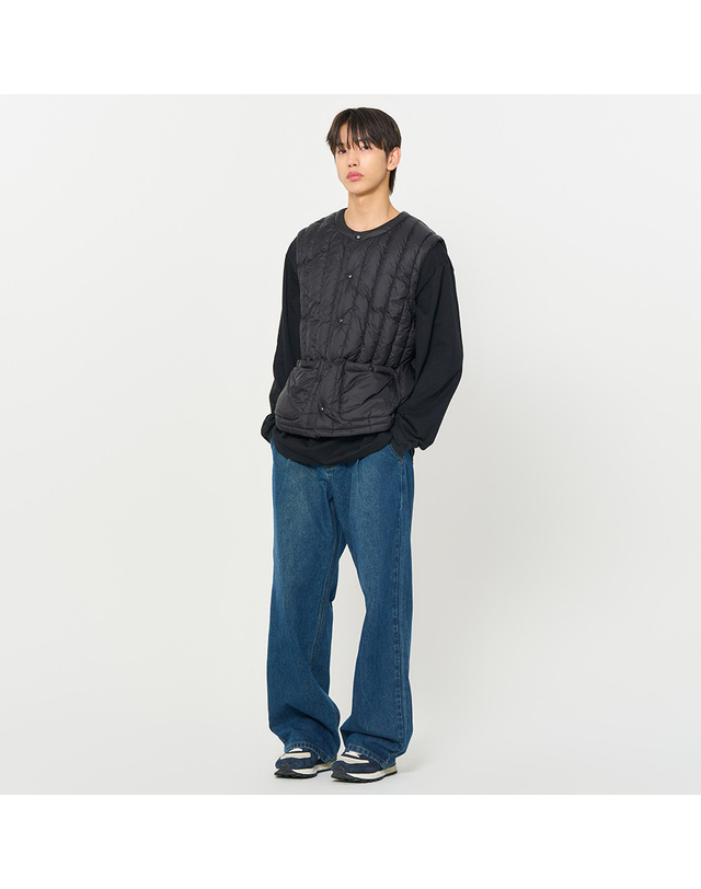제너럴아이디어 제너럴 아이디어 UNISEX 베이직 덕다운 베스트 [BLACK] / SBD3U08004-MAN 착용컷