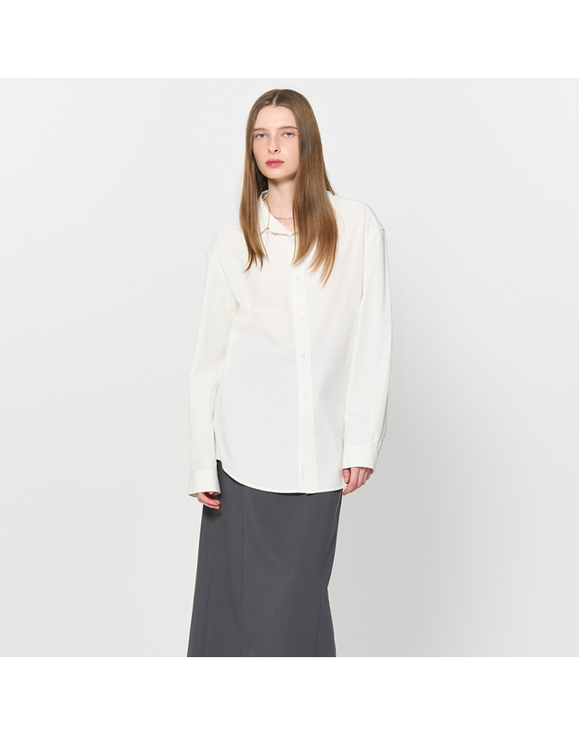 제너럴아이디어 제너럴 아이디어 UNISEX 뉴클래식 포플린 셔츠 [WHITE] / SBD3U03002-WOMAN 착용컷