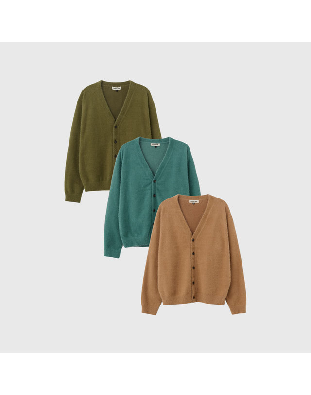 제너럴아이디어 제너럴 아이디어 UNISEX 헤어리 브이넥 가디건 [3COL] / SBD4U04010-MAN 착용컷