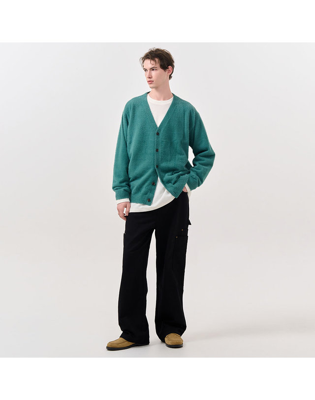 제너럴아이디어 제너럴 아이디어 UNISEX 헤어리 브이넥 가디건 [3COL] / SBD4U04010-MAN 착용컷