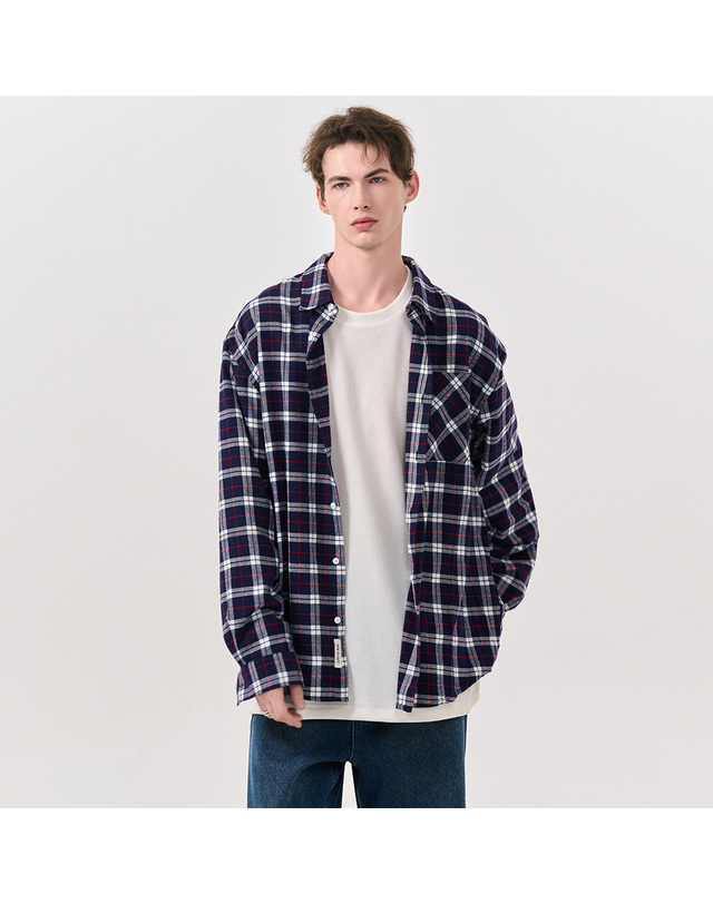 제너럴아이디어 제너럴 아이디어 UNISEX 스탠다드 타탄체크 셔츠 [NAVY] / SBD3U03003-MAN 착용컷