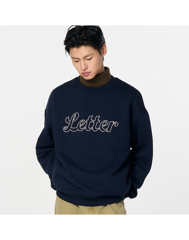 제너럴아이디어 제너럴 아이디어 UNISEX 레터링 기모 맨투맨 [NAVY] / SBD4U02010-MAN 착용컷