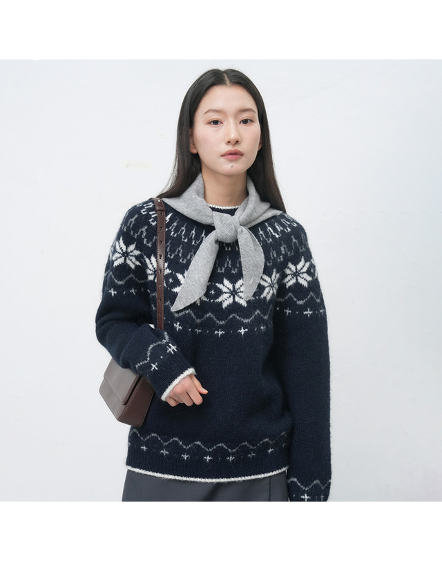제너럴아이디어 제너럴 아이디어 UNISEX 울 스노우 노르딕 풀오버 [4COL] / SBD4U05022-WOMAN 착용컷