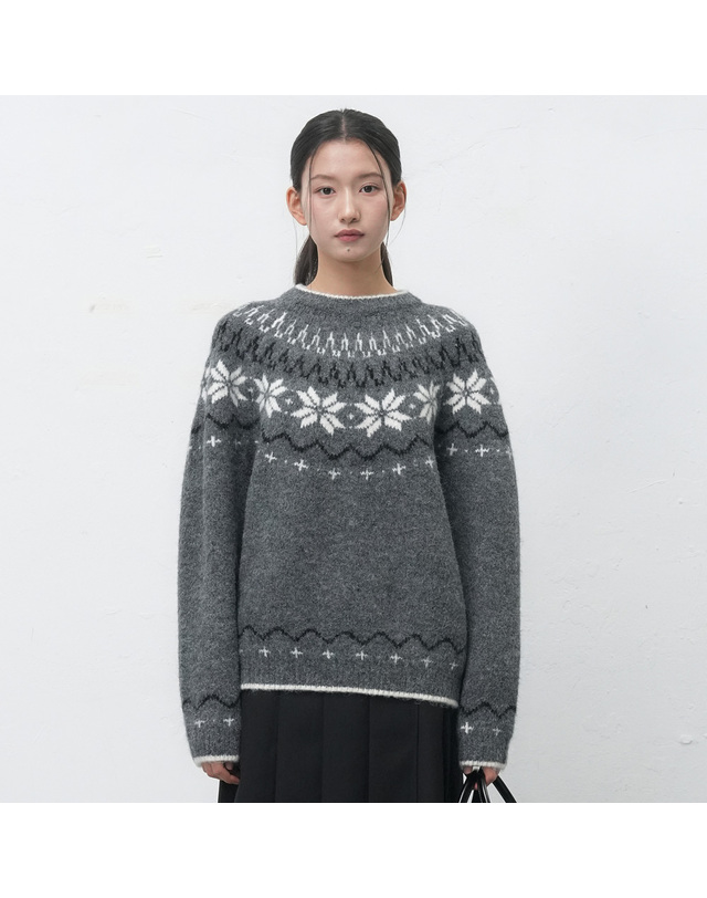 제너럴아이디어 제너럴 아이디어 UNISEX 울 스노우 노르딕 풀오버 [CHARCOAL] / SBD4U05022-WOMAN 착용컷