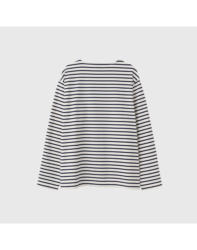 제너럴아이디어 제너럴 아이디어 UNISEX 롱슬리브 보더 티셔츠 [WHITE] / SBE1U01003-MAN 착용컷