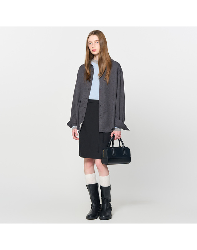 제너럴아이디어 제너럴 아이디어 UNISEX 텍스처드 루즈핏 셔츠 [3COL] / SBD3U03001-WOMAN 착용컷