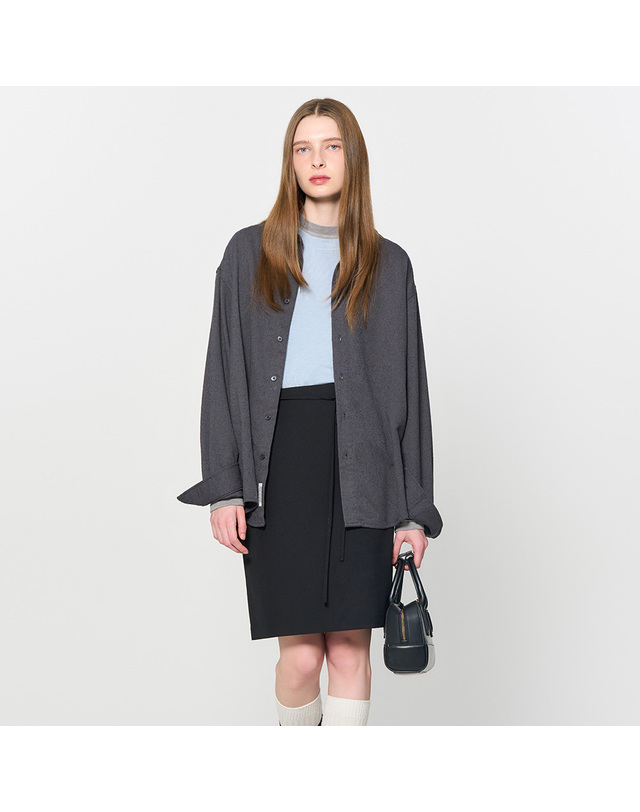 제너럴아이디어 제너럴 아이디어 UNISEX 텍스처드 루즈핏 셔츠 [3COL] / SBD3U03001-WOMAN 착용컷