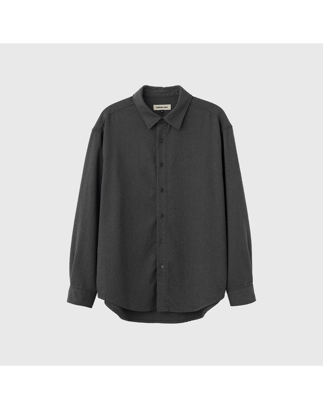 제너럴아이디어 제너럴 아이디어 UNISEX 텍스처드 루즈핏 셔츠 [CHARCOAL] / SBD3U03001-WOMAN 착용컷
