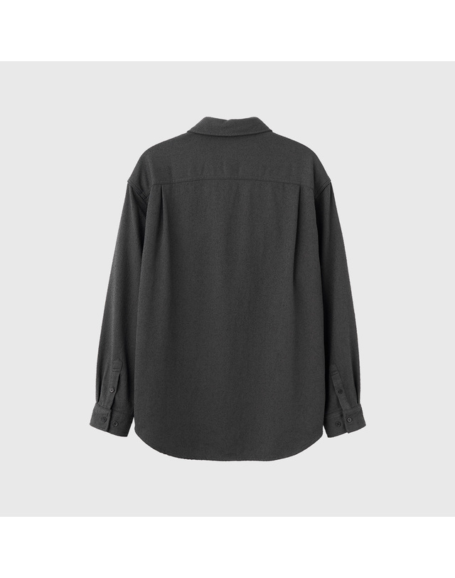 제너럴아이디어 제너럴 아이디어 UNISEX 텍스처드 루즈핏 셔츠 [CHARCOAL] / SBD3U03001-WOMAN 착용컷