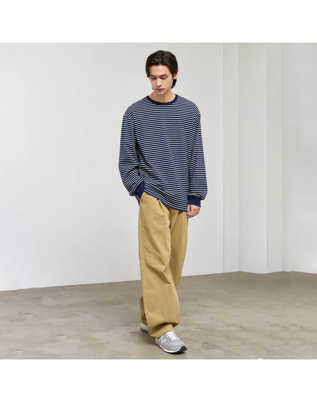 제너럴아이디어 제너럴 아이디어 UNISEX 베이직 스트라이프 롱 슬리브 티 [NAVY] / SBE1U01005-MAN 착용컷