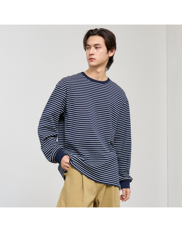 제너럴아이디어 제너럴 아이디어 UNISEX 베이직 스트라이프 롱 슬리브 티 [3COL] / SBE1U01005-MAN 착용컷