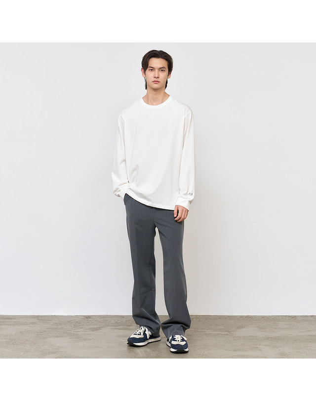 제너럴아이디어 제너럴 아이디어 UNISEX 쿨링 롱 슬리브 티 [WHITE] / SBE1U01004-MAN 착용컷