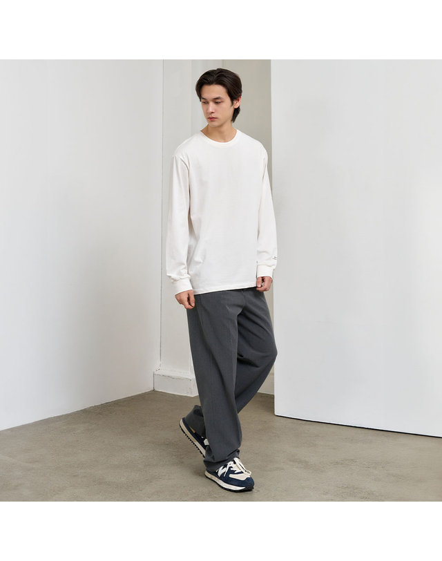 제너럴아이디어 제너럴 아이디어 UNISEX 쿨링 롱 슬리브 티 [WHITE] / SBE1U01004-MAN 착용컷