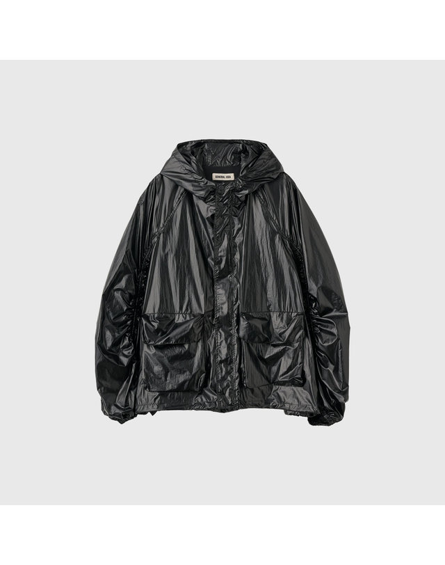 제너럴아이디어 제너럴 아이디어 UNISEX 글로시 패커블 윈드 브레이커 [BLACK] / SBE1U07001-WOMAN 착용컷