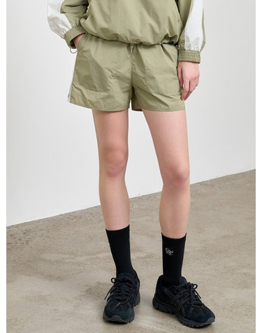 WOMAN 컴포트핏 나일론 숏팬츠 [LIGHT KHAKI] / WBE1L56540