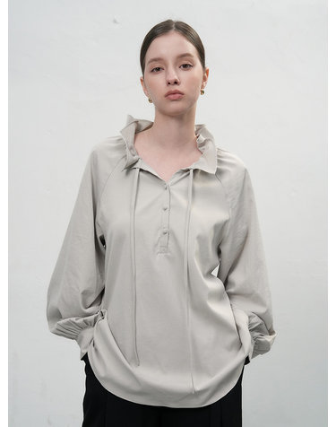 WOMAN 루즈핏 프릴 카라 블라우스 [BEIGE] / WBE3L03504