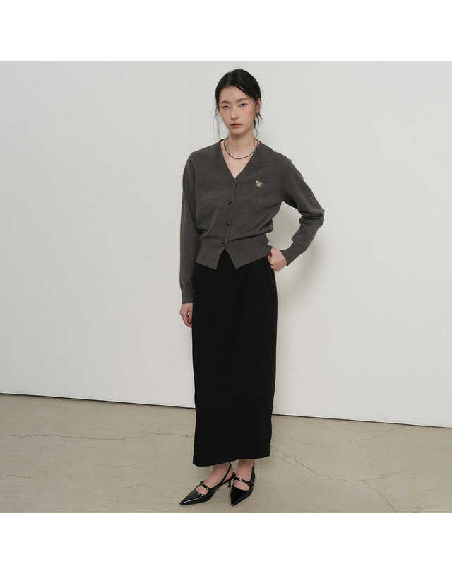 제너럴아이디어 제너럴 아이디어 WOMAN 미니멀 H라인 롱스커트 [BLACK] / WBE1L13505 착용컷