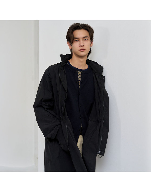 제너럴아이디어 제너럴 아이디어 UNISEX 유틸리티 롱 사파리 점퍼 [BLACK] / SBE1U07003-MAN 착용컷