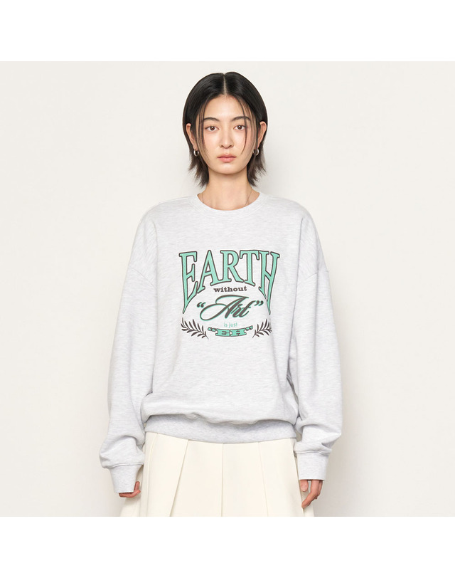 제너럴아이디어 제너럴 아이디어 UNISEX 어스 루즈핏 맨투맨 [WHITE MELANGE GREY] / SBE1U02010-WOMAN 착용컷