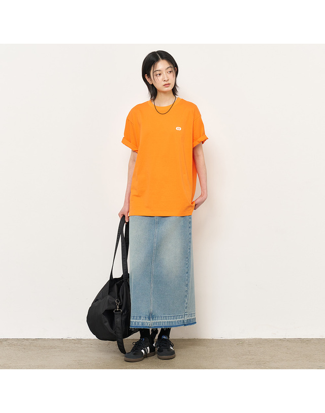 제너럴아이디어 제너럴 아이디어 UNISEX 뉴아이디어 레귤러 반팔티 [ORANGE] / SBE2U01012-WOMAN 착용컷