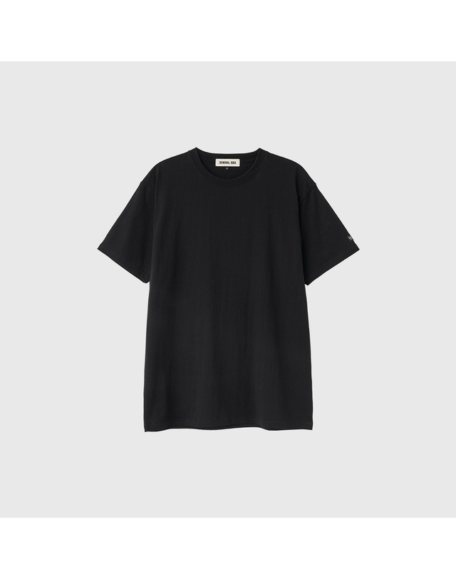 제너럴아이디어 제너럴 아이디어 UNISEX 데일리 코튼 반팔티 [BLACK] / SBE2U01007-WOMAN 착용컷