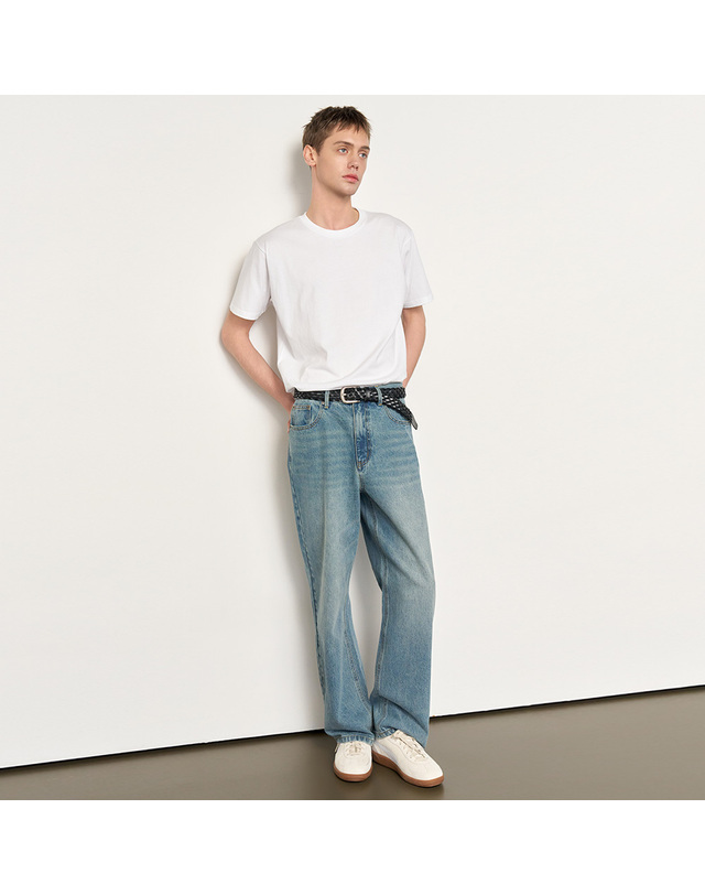 제너럴아이디어 제너럴 아이디어 UNISEX 데일리 코튼 반팔티 [WHITE] / SBE2U01007-MAN 착용컷