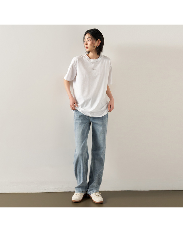 제너럴아이디어 제너럴 아이디어 UNISEX 데일리 코튼 반팔티 [WHITE] / SBE2U01007-WOMAN 착용컷