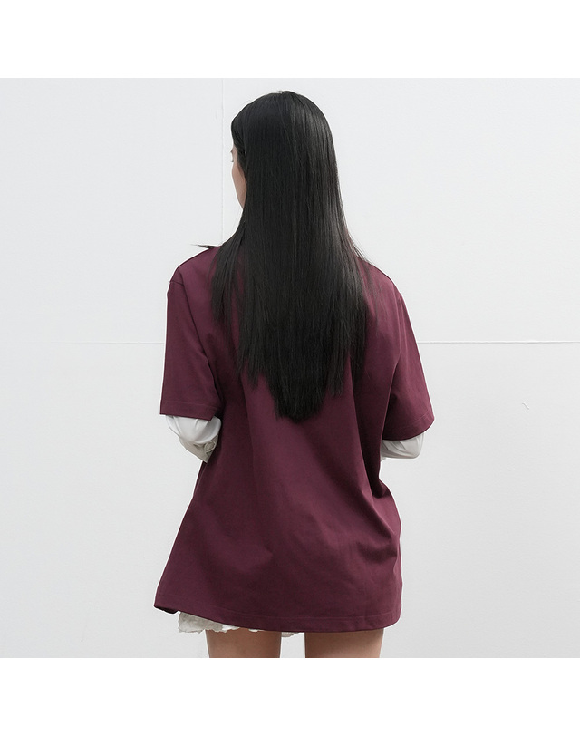 제너럴아이디어 제너럴 아이디어 UNISEX 뉴모션 빈티지 오버핏 티셔츠 [WINE] / SBE3U01004-WOMAN 착용컷