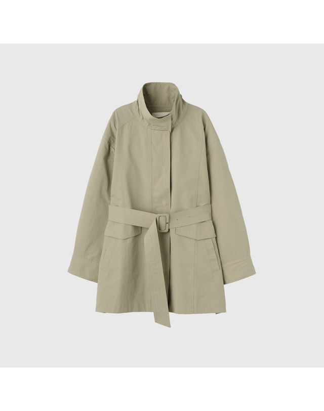 제너럴아이디어 제너럴 아이디어 WOMAN 하이넥 사파리 하프 자켓 [LIGHT KHAKI] / WBE3L09504 착용컷