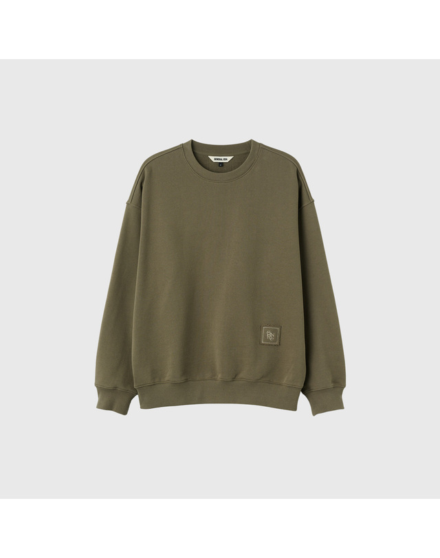 제너럴아이디어 제너럴 아이디어 UNISEX 코튼 로고 루즈핏 맨투맨 [KHAKI] / SBE3U51003-MAN 착용컷