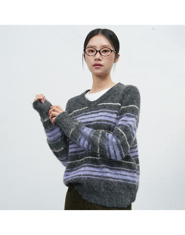 제너럴아이디어 제너럴 아이디어 WOMAN 헤어리 스트라이프 루즈핏 풀오버 [3COL] / WBE4L05534 착용컷