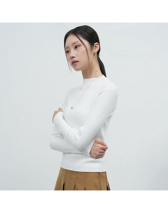 제너럴아이디어 제너럴 아이디어 WOMAN 이지 모크넥 풀오버 [WHITE] / WBE4L05524 착용컷