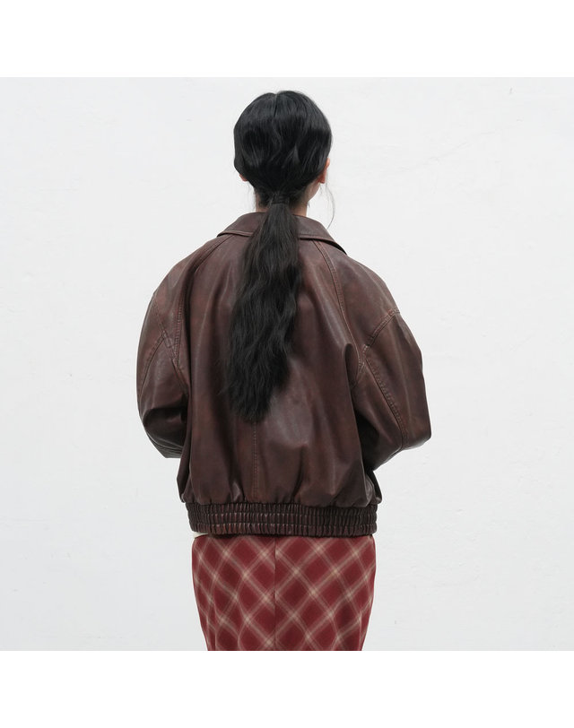 제너럴아이디어 제너럴 아이디어 WOMAN 빈티지 워싱 페이크 레더 블루종 [BRICK] / WBE3L09514 착용컷