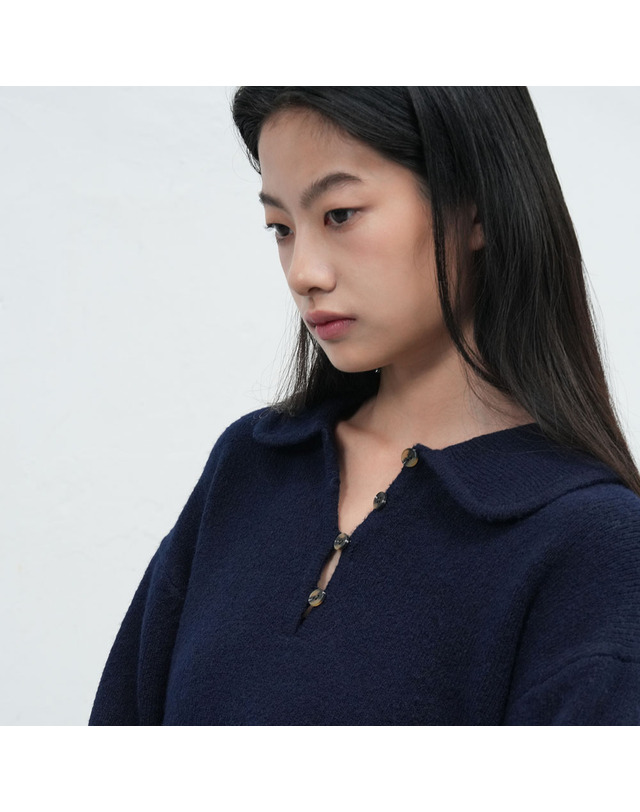 제너럴아이디어 제너럴 아이디어 WOMAN 루즈핏 라운드 카라 풀오버 [NAVY] / WBE4L05535 착용컷