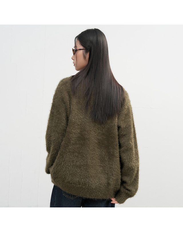 제너럴아이디어 제너럴 아이디어 UNISEX 헤어리 집업 카라 가디건 [KHAKI] / SBE4U04009-WOMAN 착용컷