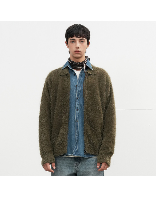 제너럴아이디어 제너럴 아이디어 UNISEX 헤어리 집업 카라 가디건 [KHAKI] / SBE4U04009-MAN 착용컷
