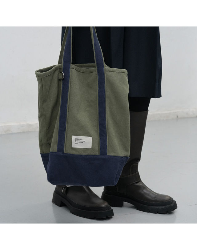 제너럴아이디어 제너럴 아이디어 UNISEX 이지 캔버스 토트 크로스백 [KHAKI] / SBE3U92002 착용컷