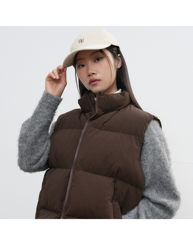 제너럴아이디어 제너럴 아이디어 UNISEX 코듀로이 GNRL 로고 볼캡 [CREAM] / SBE3U91005-WOMAN 착용컷