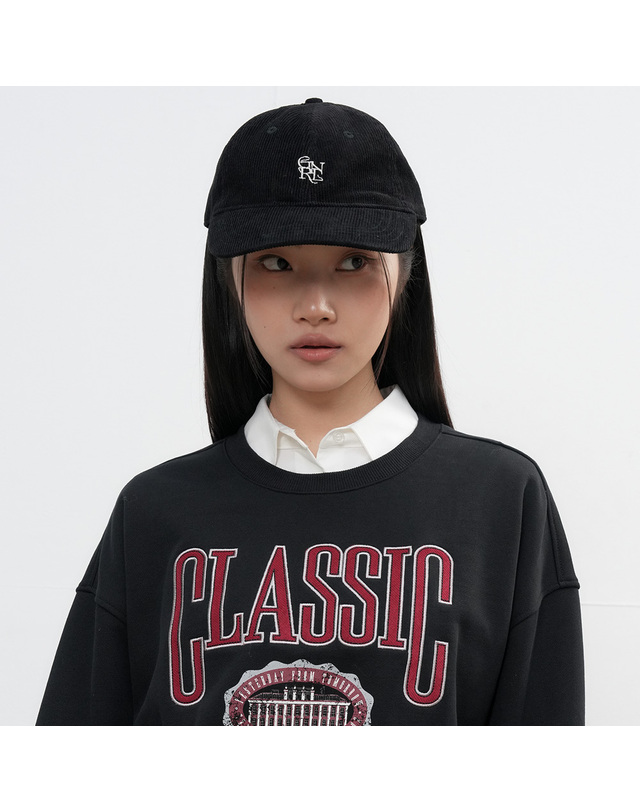 제너럴아이디어 제너럴 아이디어 UNISEX 코듀로이 GNRL 로고 볼캡 [BLACK] / SBE3U91005-WOMAN 착용컷