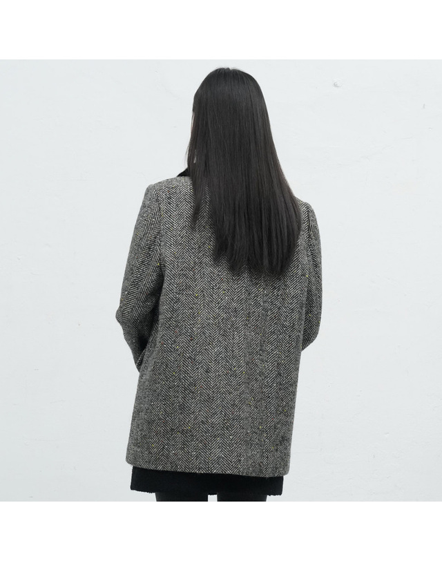 제너럴아이디어 제너럴 아이디어 WOMAN 퍼카라 헤링본 더블 하프 코트 [BLACK] / WBE4L10524 착용컷