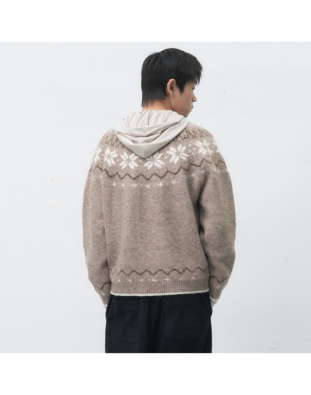 제너럴아이디어 제너럴 아이디어 UNISEX 울 스노우 노르딕 풀오버 [MOCHA] / SBD4U05022-MAN 착용컷