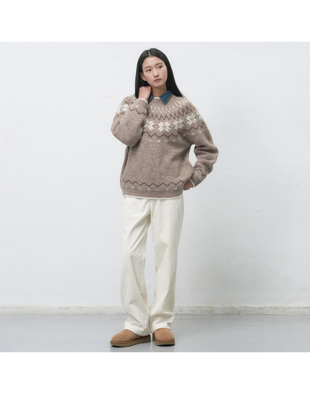 제너럴아이디어 제너럴 아이디어 UNISEX 울 스노우 노르딕 풀오버 [MOCHA] / SBD4U05022-WOMAN 착용컷