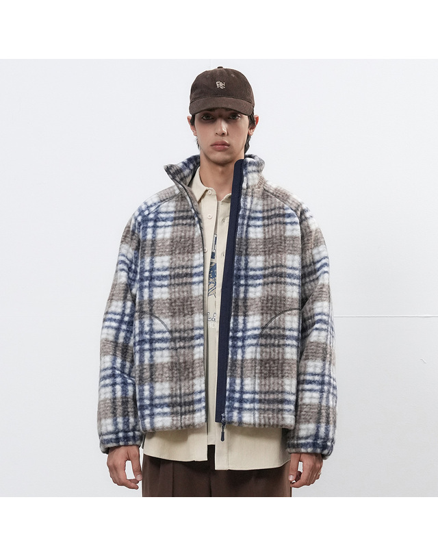 제너럴아이디어 제너럴 아이디어 UNISEX 웜 체크 플리스 집업 점퍼 [NAVY] / SBE3U07013-MAN 착용컷