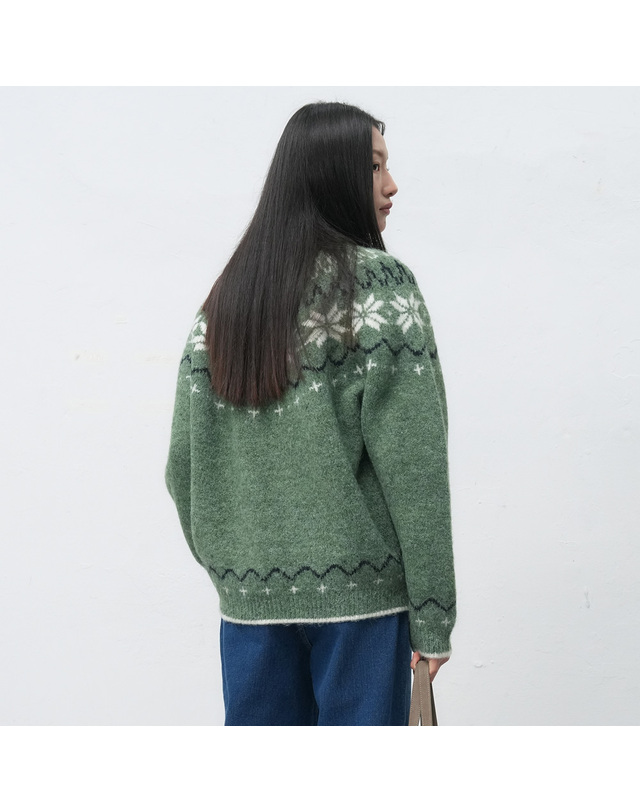 제너럴아이디어 제너럴 아이디어 UNISEX 울 스노우 노르딕 풀오버 [PISTACHIO] / SBD4U05022-WOMAN 착용컷