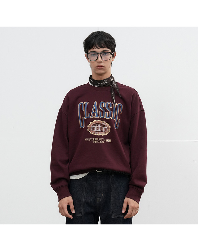 제너럴아이디어 제너럴 아이디어 UNISEX 클래식 아플리케 루즈핏 맨투맨 [BURGUNDY] / SBE3U02009-MAN 착용컷