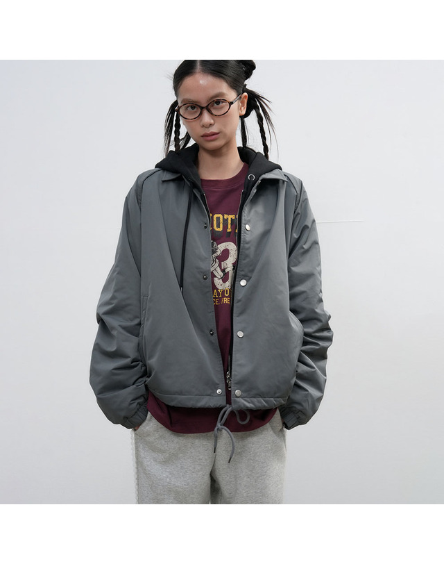 제너럴아이디어 제너럴 아이디어 UNISEX 플리스 라이닝 코치 자켓 [2COL] / SBE3U07005-WOMAN 착용컷