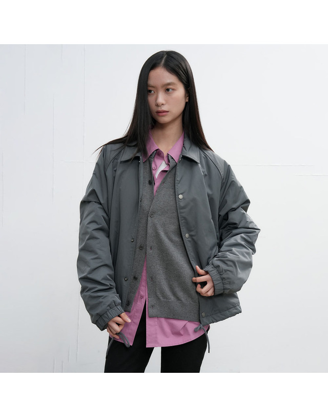 제너럴아이디어 제너럴 아이디어 UNISEX 플리스 라이닝 코치 자켓 [2COL] / SBE3U07005-WOMAN 착용컷