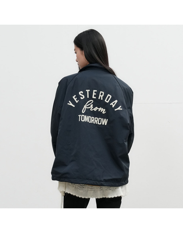 제너럴아이디어 제너럴 아이디어 UNISEX 플리스 라이닝 코치 자켓 [NAVY] / SBE3U07005-WOMAN 착용컷